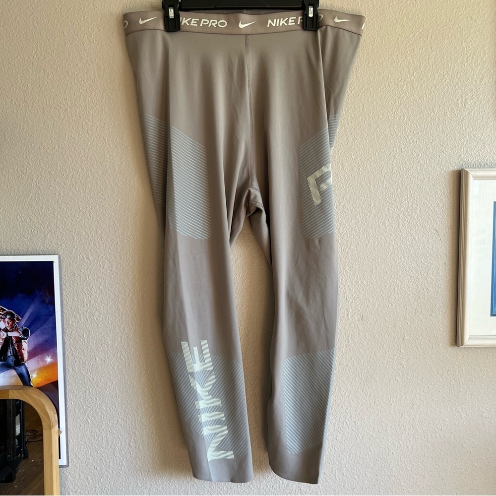 Nike Pro Women’s Leggings
